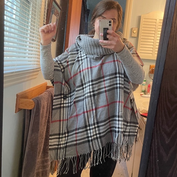 V. Fraas Plaid Gray Red Shawl Tunic length Fringe Knit Cowl Scarf with Buttons - Picture 2 of 6